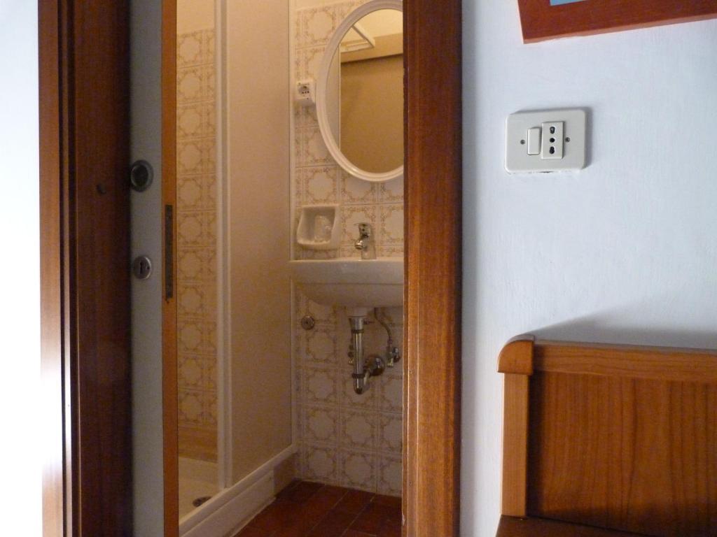 Hotel Bologna San Benedetto del Tronto Szoba fotó